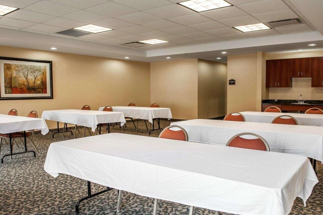 Comfort Suites Near Indianapolis Airport מראה חיצוני תמונה