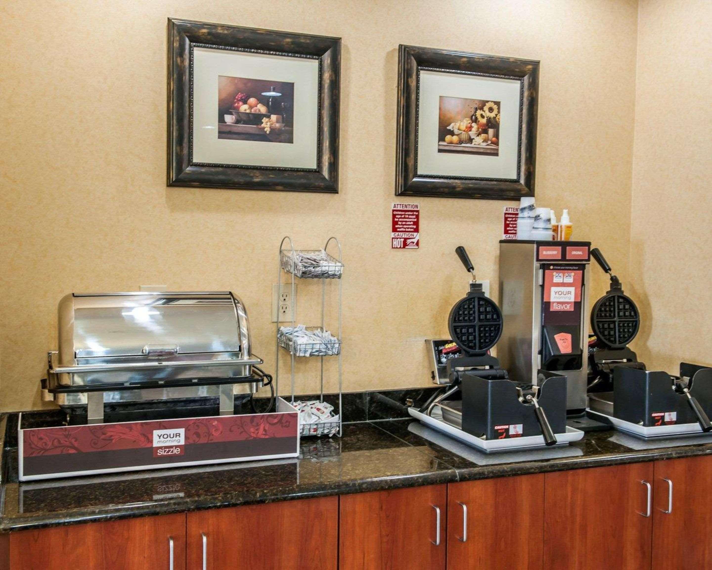Comfort Suites Near Indianapolis Airport מראה חיצוני תמונה