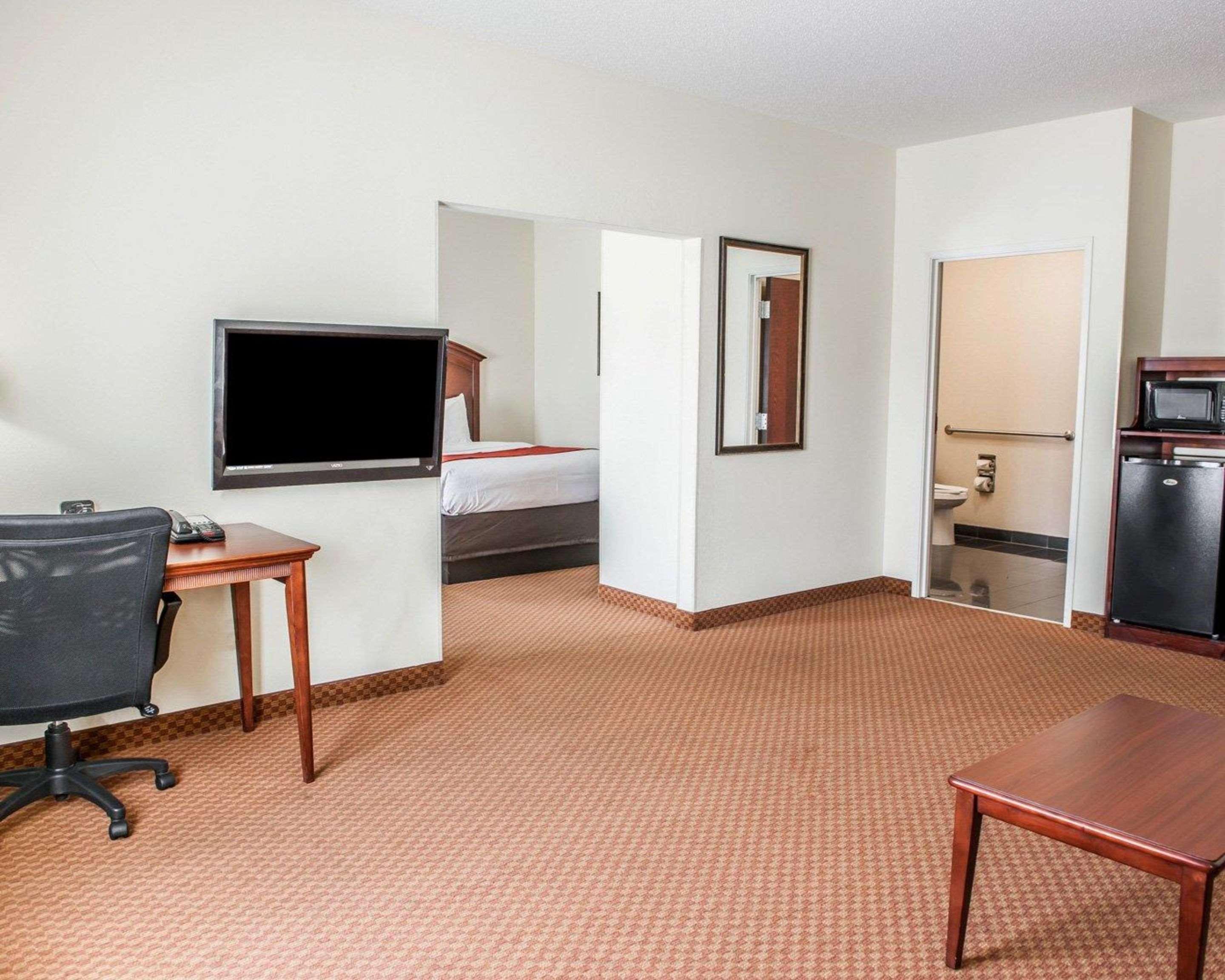 Comfort Suites Near Indianapolis Airport מראה חיצוני תמונה